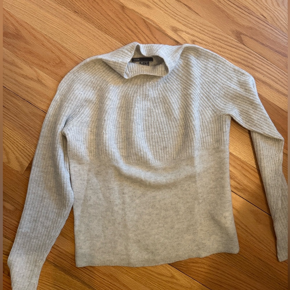 Vince mock neck light grey sweater